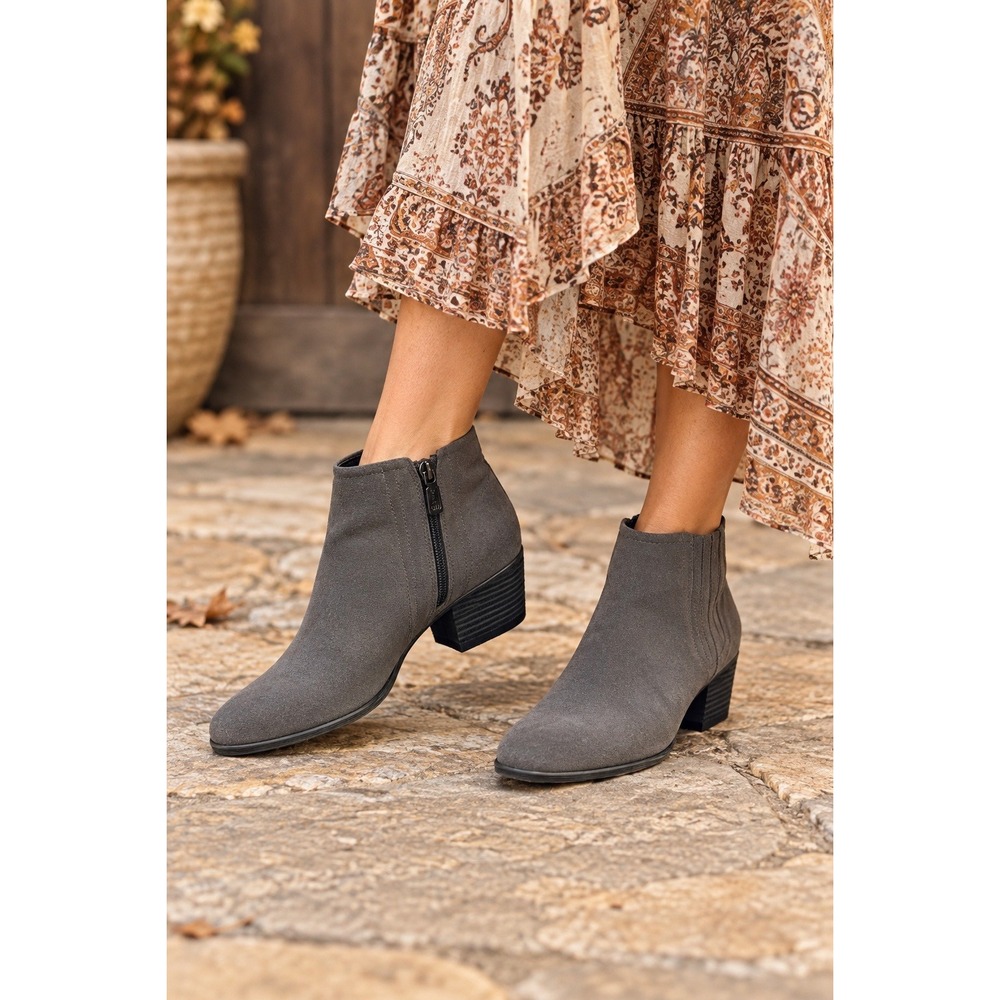 Blondo Waterproof Grey Suede Ankle Boots Block Heel Booties Almond Toe size 7